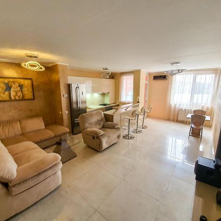 Royal Central Apartament Appartement Oradea Buitenkant foto