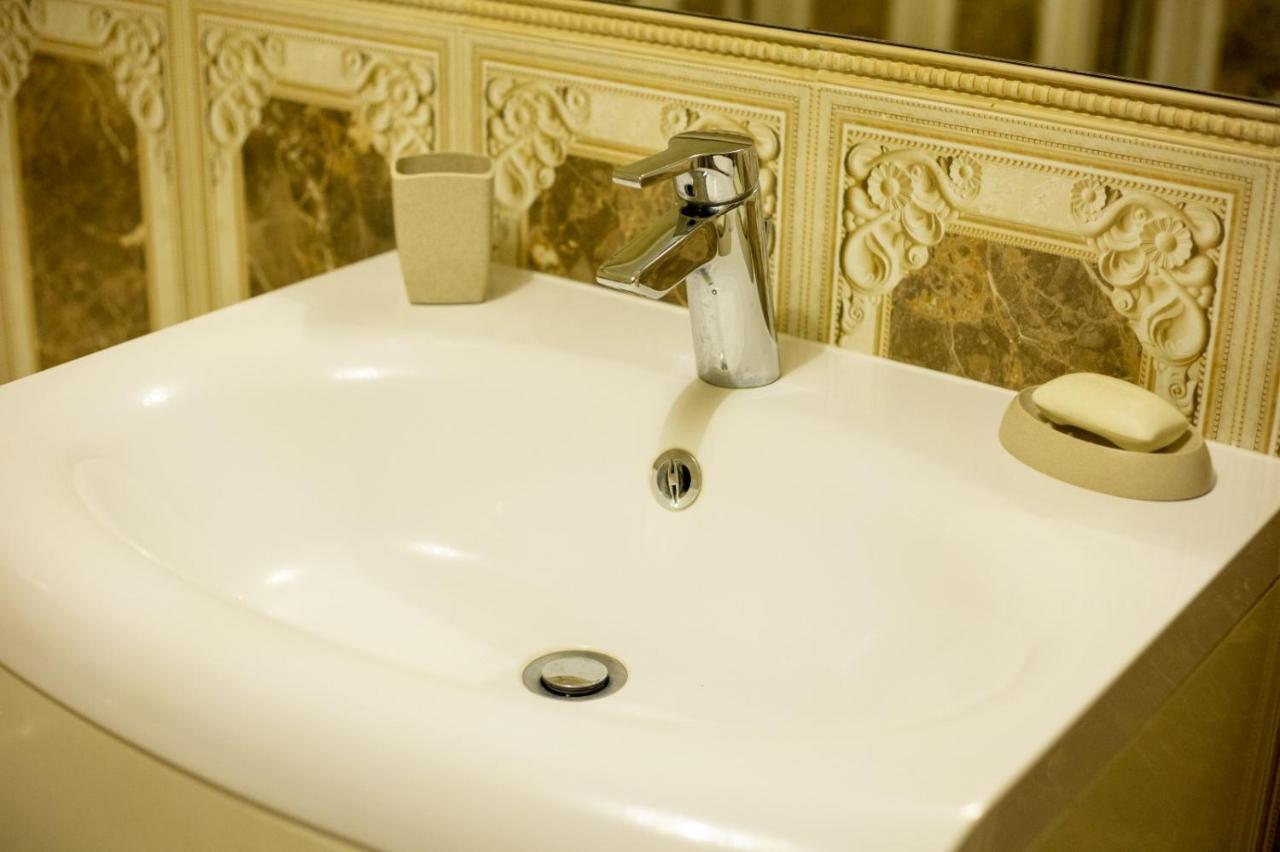 Royal Central Apartament Appartement Oradea Buitenkant foto