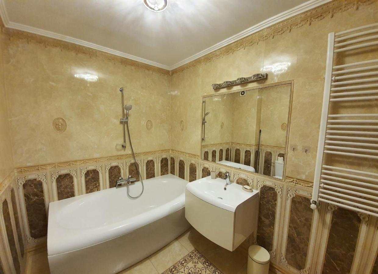 Royal Central Apartament Appartement Oradea Buitenkant foto