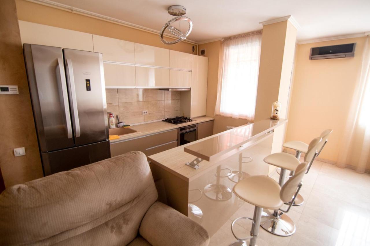 Royal Central Apartament Appartement Oradea Buitenkant foto